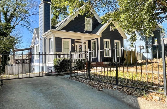 Gated Driveway, King Suite near Benz, Tech,Midtown