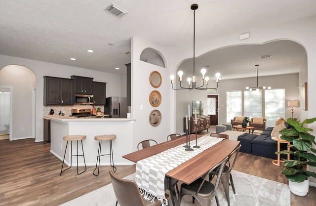 Casa de planta abierta de 1 planta situada en la comunidad de campo de golf en el corazón de Katy