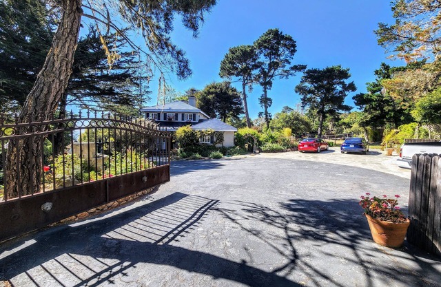 GATED, PRIVADO, UN ACRE POR EL MAR