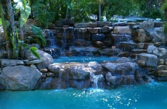 Gateway in Downtown Orlando with Waterfall/Pool