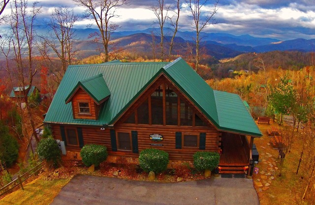 Gatlinburg Getaway Log Home / Lodge, mejores vistas a la montaña, a minutos del centro