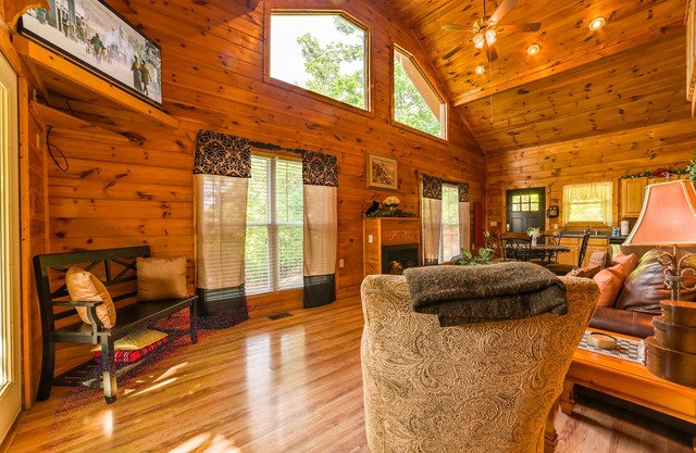 Gatlinburg / Pigeon Forge Area * Aislado, Cabaña de lujo, Bañera de hidromasaje, Chimenea, Cama King