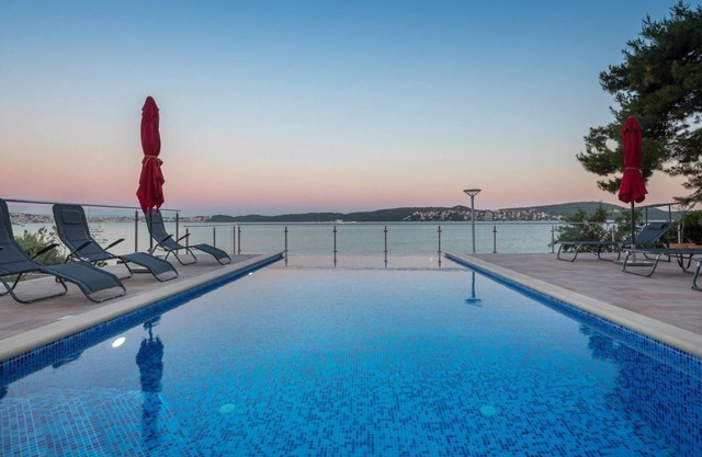 GEMA DEL MAR CON MARCA NUEVA (2019) INFINITY POOL SPECTACULAR BEACH APT. ANYA