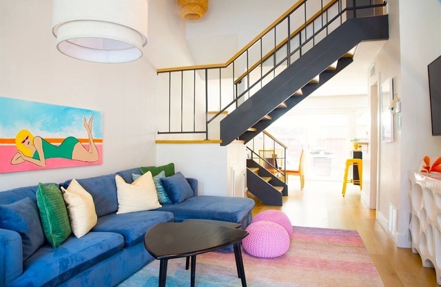 Geometric Loft: renovated, hip, pets, pool/spa