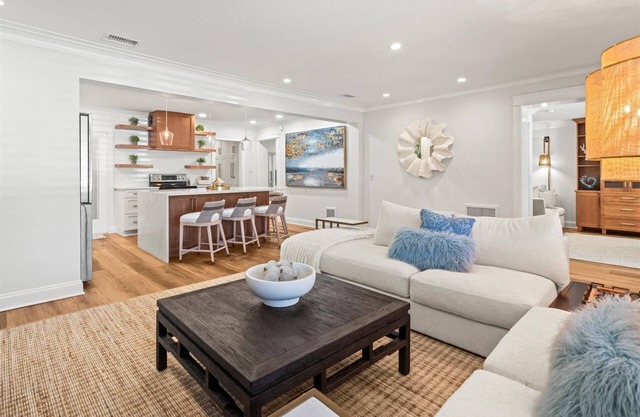 Get 20% Off Rent 30+ Nights |Sea Glass Inn - Stylish Home with Covered Patio and Gameroom in St Pete