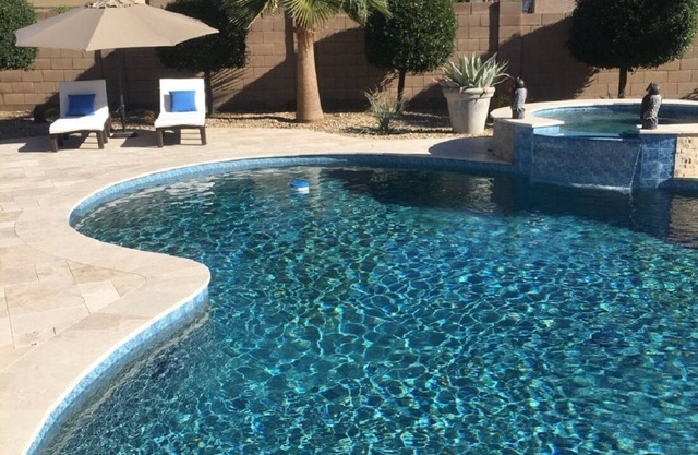 ¡Escápate al sol! Casa para alquilar con piscina jacussi en patio trasero en campo de golf