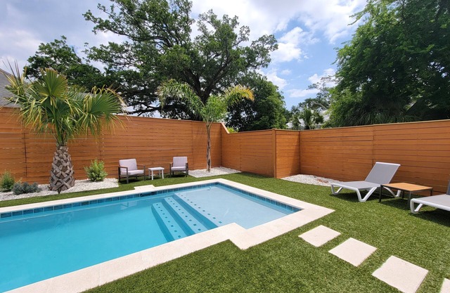 Getaway to Tabby Shack SSI...new heated POOL, 3b/2ba, near beach & village, dogs