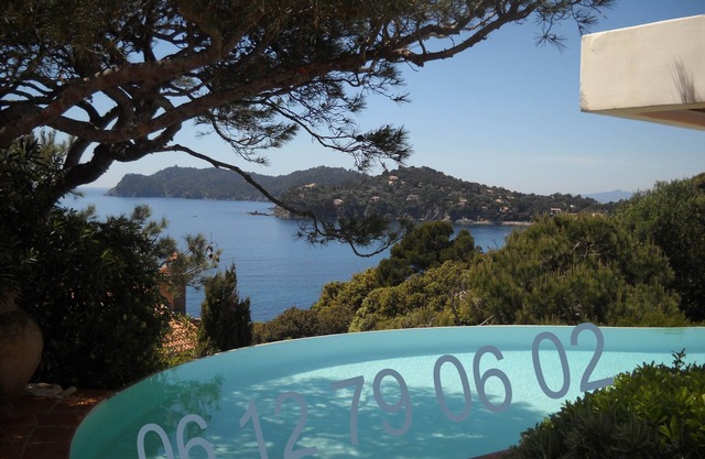 Giens, villa frente al mar, orientación sur oeste, dominio privado, jardinero, tenis