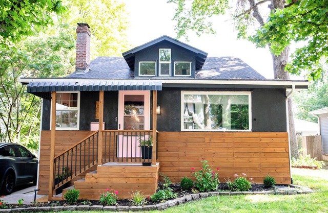 Girls Getaway w/ GlamRoom, Sleeps 12, Patio & Fire Pit Walk to Shop, Dink & Dine