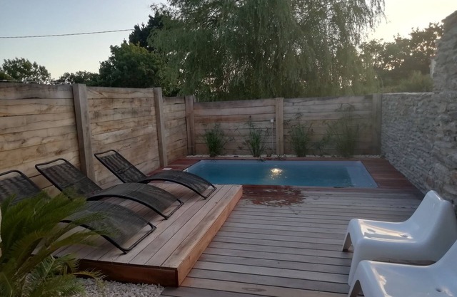 GITE 7 persons 15 min walk from the beach with swimming pool and spa