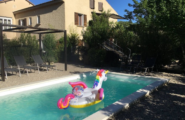 Gîte d Elena Una encantadora casa de campo con piscina privada a los pies del Mont Ventoux