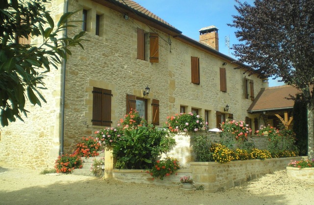 ALOJAMIENTO PARA 4 PERSONAS DS CASA DE PIEDRA DEL PAÍS EN SARLAT LA CANEDA