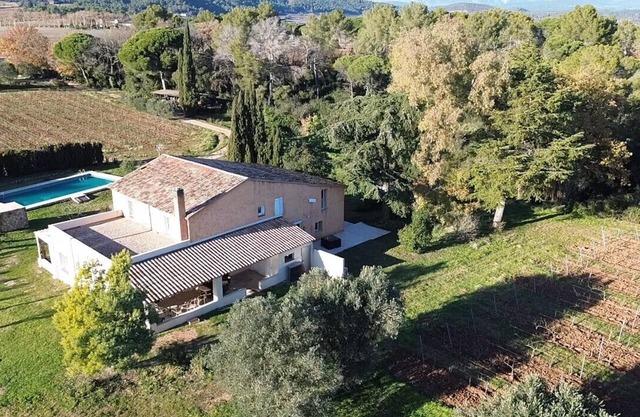 Gran villa con aire acondicionado y piscina. 140m2, 3 habitaciones, 2 baños