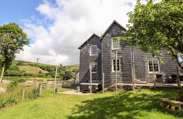 Glan Yr Afon