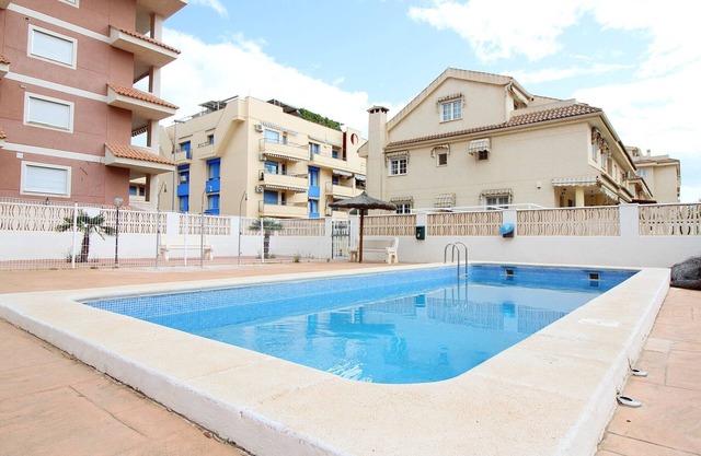 Global Properties: Estudio para parejas con piscina en Canet playa