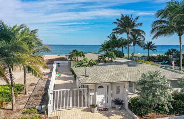 ¡Gloriosa casa de playa privada frente al mar en el sur de Florida!