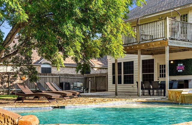 Neon Cowboy House With Private Pool