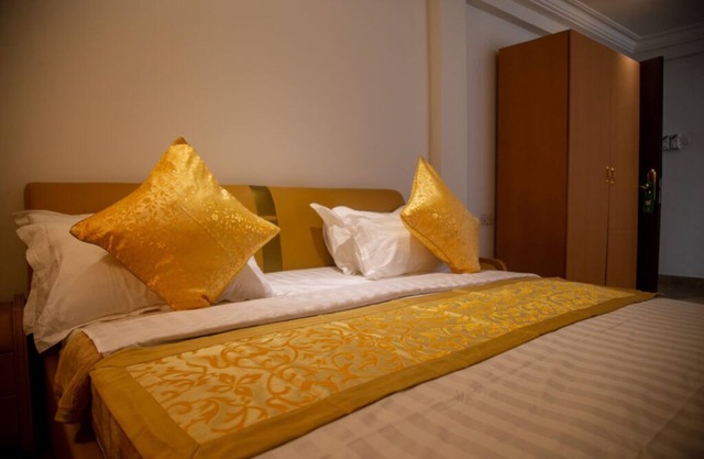 Gold Plaza Hotel