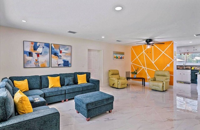 GoldenVibes/BBQ/Pool/4BD/3BA/Game Room/Minigolf/Pickleball.