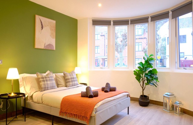 GoldersGreen Apartments by Sleepy - Unit 1