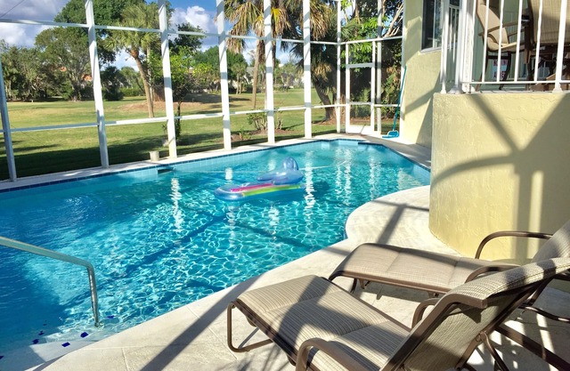 Golf Breeze Villa: paseo corto a la playa, vistas a la calle Club de golf Sanibel Island