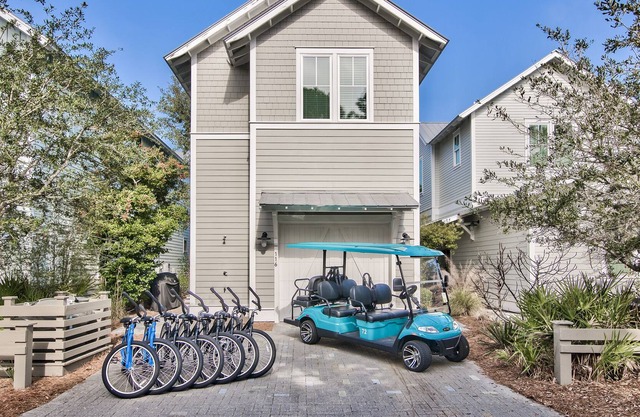 ¡Carro de golf de 4 plazas incluido! 5 bicicletas! ¡3 suites King, junto a la piscina DragonFly! 116 East Royal Fern Way