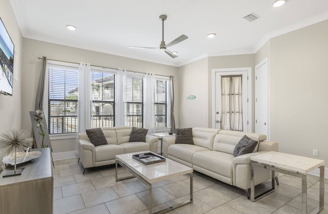 Golf Cart ~ Family Friendly ~ Community Pool ~ Balcony