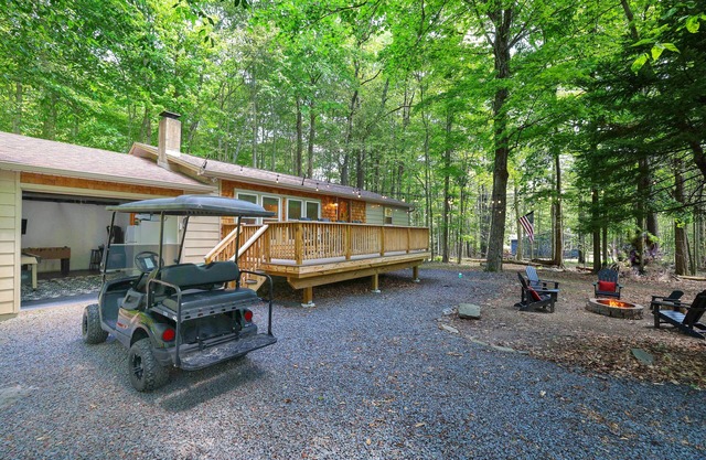 LABOR DAY WEEKEND Available/ Pool, Lake, Game Room & Golf Cart for Rent