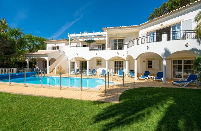 * DESCUENTO HASTA FIN DE AGOSTO * Parque Da Floresta Fabulosa Villa. Piscina climatizada propia.