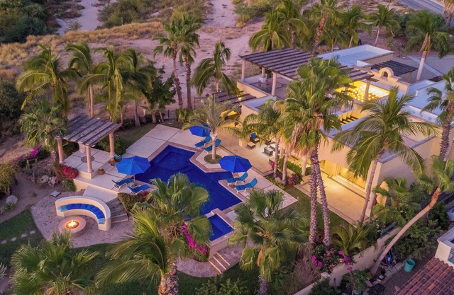 GOLFERS PARADISE! 4 BR LUXURY VILLA WITH AMAZING OCEAN VIEWS ON CABO REAL COURSE