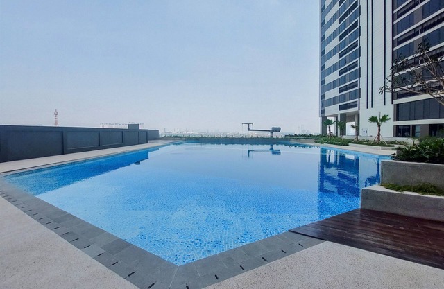 Good And Homey Studio At Collins Boulevard Apartment