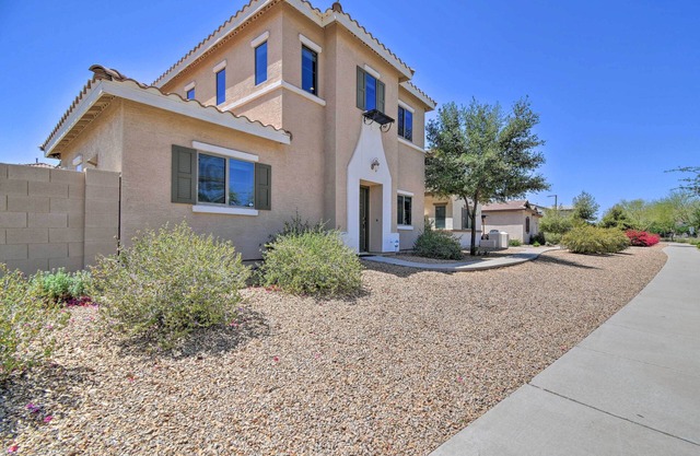 Goodyear Escape w/ Grill: Community Pool Access!