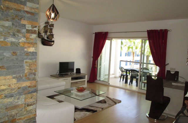 Gorgeous recientemente reformado apartamento de 1 dormitorio en la MARINA