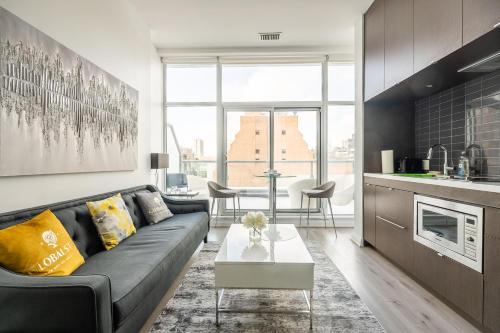 Gorgeous 1 Bedroom Apt with Balcony in Yorkville