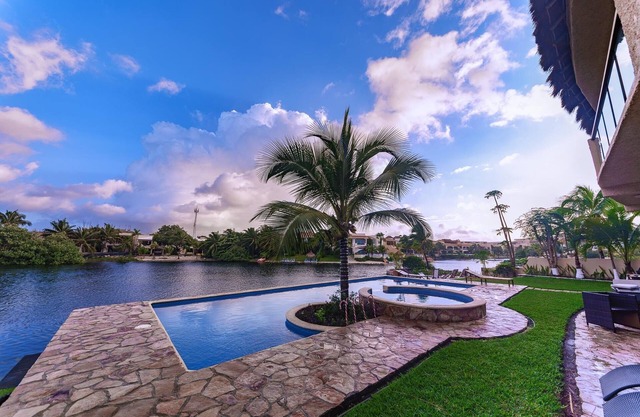 SEP -DEC Special, Lagoon Condo, Carrito de golf, Membresía Omni Beach Club, Wi-Fi