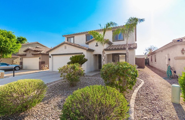 Gorgeous 3 bed / 2.5 Bath w/ Heated Pool in San Tan Valley