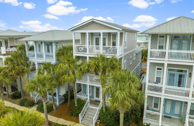 GORGEOUS 4/4 SLEEPS 10! GULF VIEW FROM 3rd FLOOR! WELL APPOINTED!! ONE BLOCK FROM BEACH ACCESS!