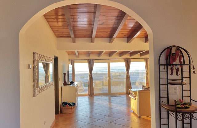 Hermosa villa frente a la playa en La Salina - Comunidad cerrada