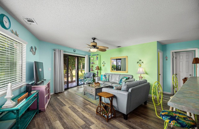 Gorgeous coastal condo with shared pool, beach access & close to shopping