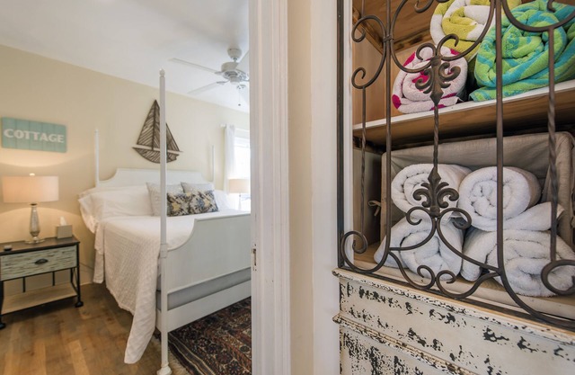 Remodelado Beachy Cottage w / AC ... El lugar perfecto para estar en la playa.