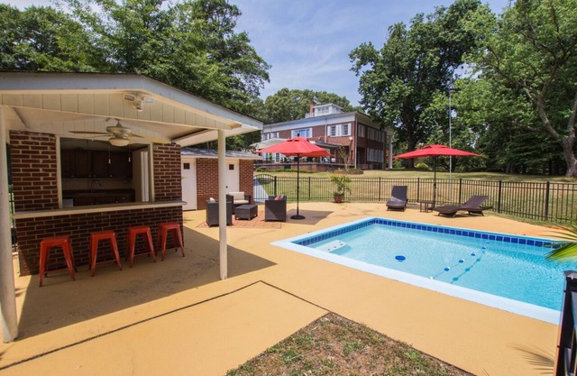 Gorgeous & Expansive Mansion Estate w Guest House and Heated Pool