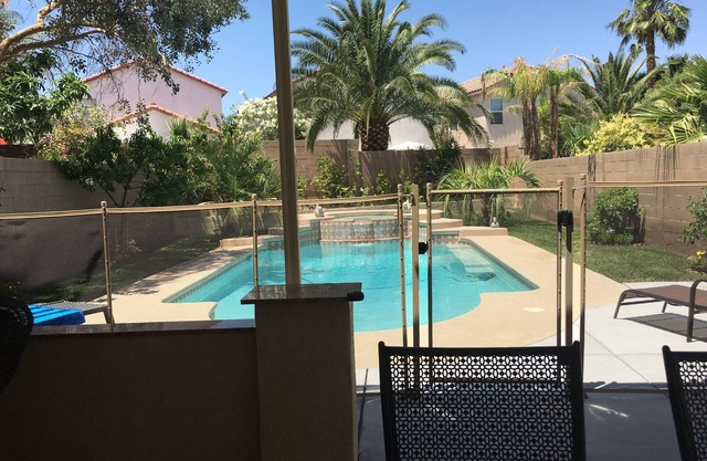 Precioso cuatro dormitorios con piscina y spa en gran patio privado