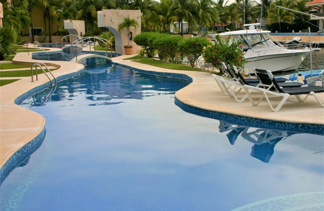 Planta baja 3 habitaciones, 3. 5 baños Marina Condo w / OMNI Beach Club Membresía y WIFI
