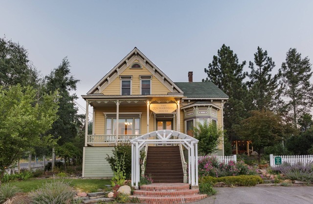 Preciosa victoriana histórica: ¡camina hasta el centro de Truckee!
