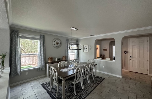 Gorgeous Home centrally located and by Sea world , Six Flags and Downtown.