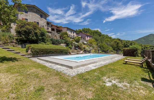Hermosa casa en Comano -MS-