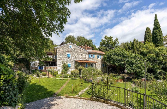 Preciosa casa en Rijeka con cocina.