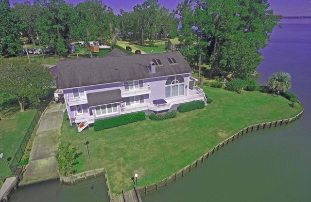 Lakefront Home 6 BR Tome su vista impresionante y amanecer en el lago Marion