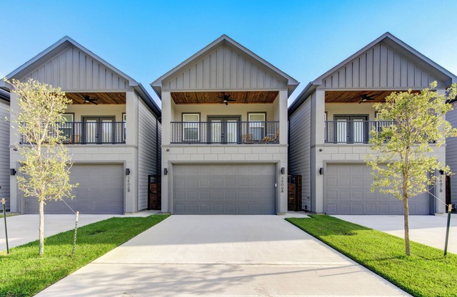Gorgeous Luxury Villa Located in Central Houston. Near downtown & IAH