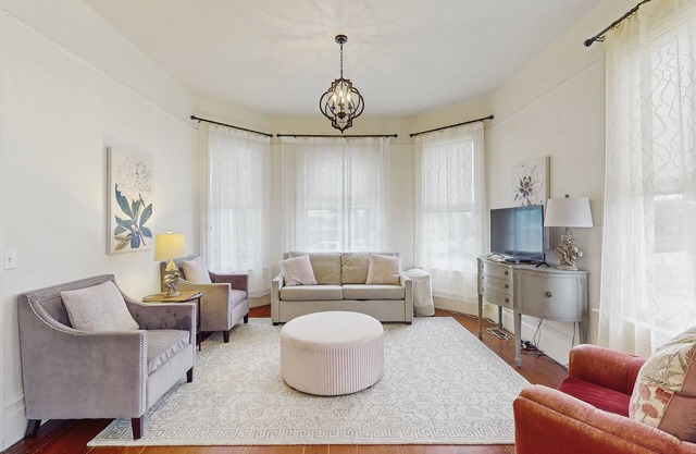 Hermosa casa recientemente renovada que consta de dos alquileres separados